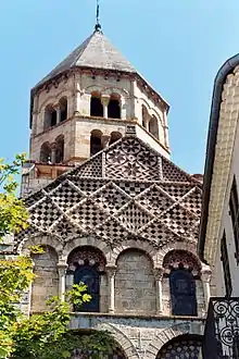 Église Saint-Julien de Chauriat, siglo XII.