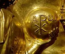 Cristo sujetando una esfera con el monograma chi-rho (detalle), Altar de oro de Basilea, actualmente en el Museo Cluny de París