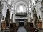 El interior de la iglesia desde el altar mayor
