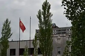 La bandera de la Unión Soviética aún izada en Prípiat, 2013