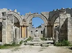 El octágono central con la columna de Simeón el Estilita