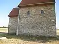 Lado septentrional con ventanas con arcos originales con clave