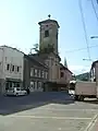 Iglesia unitaria de Abrud, con la reformada al fondo.