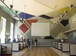 (1928)Reconstrucción del salón de baile y cine diseñado por Theo van Doesburg: “Cinébal” en la Aubette Estrasburgo