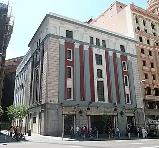 Antiguo Cine Avenida, hoy día una tienda. La calle que se abre a su izquierda es la de la Abada.