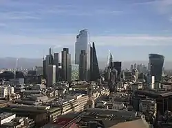 Los skylines de la City of London y Canary Wharf, Londres (Reino Unido)