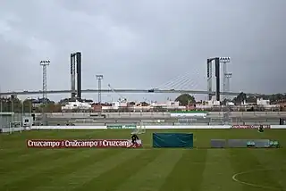 Imagen del Puente del Centenario desde la ciudad deportiva del Betis