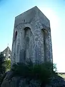 Matacanes sobre arcos comprimidos entre contrafuertes medianos, torre maestra de Clansayes.