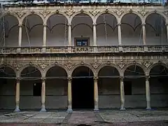 Claustro de las Aulas, durante su restauración.