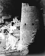 Torre redonda, Cliff Hotel de lujo, Mesa Verde (Foto Ansel Adams, 1941)