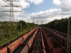 Tolvas transportando carbón para las centrales generadoras de energía eléctrica.