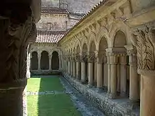 Claustro de la Colegiata de Santillana del Mar.