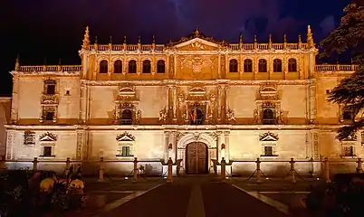 Fachada del Colegio Mayor de San Ildefonso (Alcalá), de Rodrigo Gil de Hontañón.