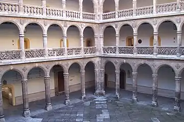 Claustro del Colegio de Santa Cruz de Valladolid.