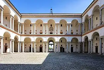 El patio interior.