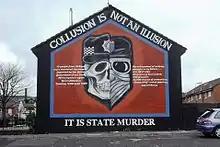 Mural denunciando la complicidad entre la policía de Irlanda del Norte y los grupos paramilitares lealistas.