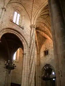 Coluna torsa ("columna retorcida") de la Catedral de Guarda.