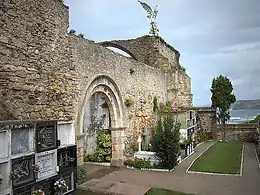 Interior del cementerio.