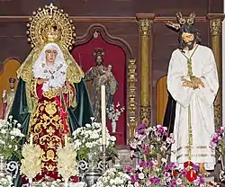 La Macarena junto a Nuestro Padre Jesús Cautivo.