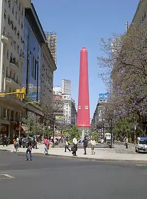 El Obelisco con apariencia de condón, en el Día Mundial de la Lucha contra el Sida, en 2005.