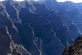 Estructura que sirve de contrafuerte como soporte de Los Andenes y el Roque de Los Muchachos, Hoya Grande (Garafía).