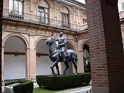 Estatua ecuestre de Francisco Franco, de José Capuz (1964).