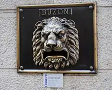 Buzón de la Casa de Correos y Telégrafos.