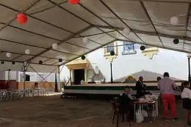 Carpa anexa a la iglesia (plaza del Stmo. Cristo de la Corte) para  la celebración de sus fiestas.