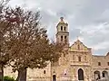 Mismo árbol durante el otoño