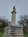 Estatua dedicada a la Virgen María, en Creys