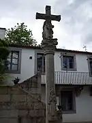 Cruceiro del pazo de Lóngora.