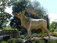 Escultura de Megaloceros en el Crystal Palace Park.