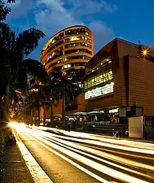 Vista actual del complejo desde la avenida Los Chaguaramos.