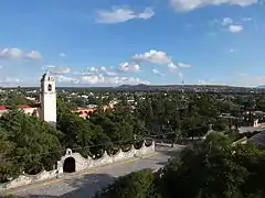 Vista de la plaza principal y del museo desde el convento.