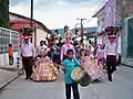  La Danza de la reinita hace referencia a los personajes de las abejas danzando alrededor del Santísimo Sacramento del Altar según cuenta la leyenda del nacimiento de la celebración de Corpus Christi. Suchiapa, Chiapas, México, 2017. Cortesía de Mariela TC.