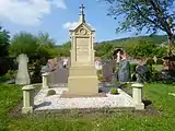 Memorial por los soldados caídos del regimiento Oldenburgo en el cementerio de Hochhausen