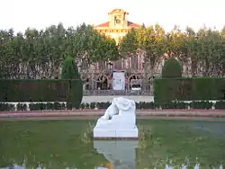 Desconsuelo (1903), parque de la Ciudadela, Barcelona.