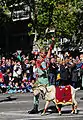 Un clásico: legionario y mascota desfilando en Madrid.