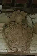 Detalle del escudo del palacio de los Riego y Tineo (El Barreiro) de Tuña.