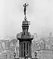 Diana sobre la Giralda de Nueva York, sin fular, hacia 1905