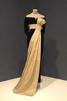 Vestido de Dior, usado por la modelo Dovima en la fotografía "Dovima con elefantes" de Richard Avedon.