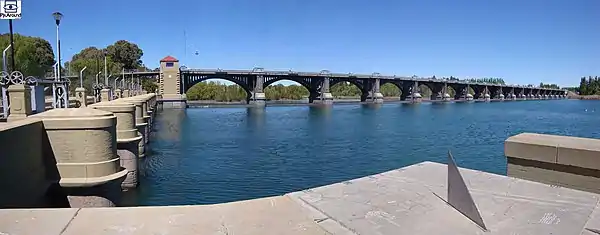 Dique Ballester sobre el río Neuquén.