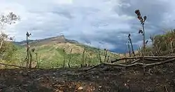 Algunas montañas deforestadas al sur de Santa Fe