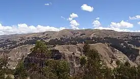 Vista de la parte centro este del distrito de Rondos, donde destaca la meseta homónima.