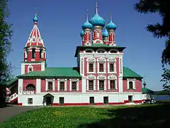 Otra vista de la iglesia.