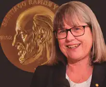 Donna Strickland. Imagen institucional para la entrega de la medalla.