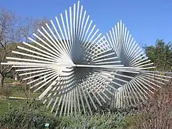 Rombos gemelos (1977), de Andreu Alfaro, parque de Cervantes.