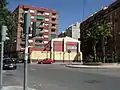 Aquí confluyen la calle del Doctor Nicasio Benlloch y la avenida de Burjasot. Se conservan algunas casas bajas.