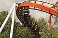 Vista cercana del sacacorchos desde la Gran Muralla China de PortAventura Park.