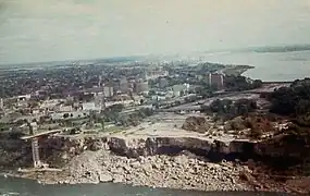 Las cataratas estadounidenses cuando se desvió el caudal del río Niágara en 1969.